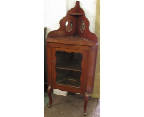 Edwardian red walnut corner cabinet with a single front door enclosing a shelf, reeded and canted sides surmounted with a sha