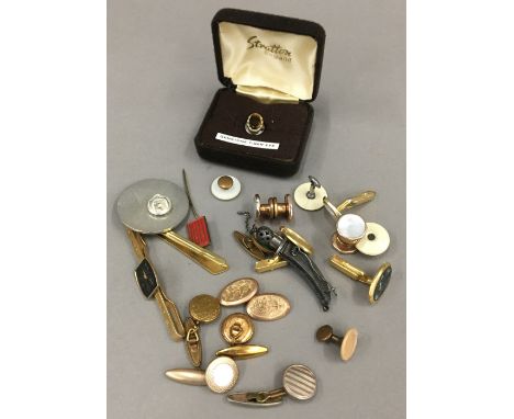 A quantity of various jewellery, cufflinks, studs, etc.