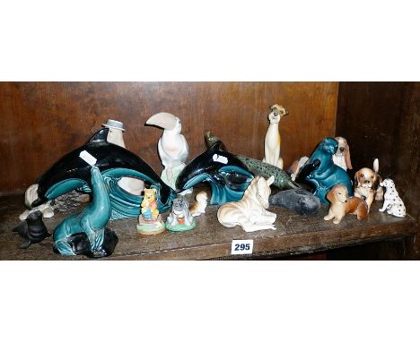 Two Poole Pottery dolphins, two seals and other figurines (22)