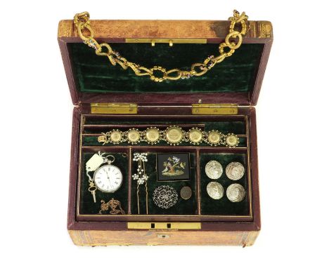 A collection of jewellery, to include a silver gilt bracelet, a micromosaic brooch, cracked, with a gold frame to metal backi
