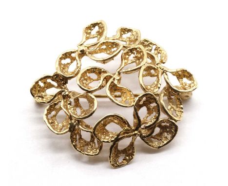 A 9ct gold brooch, of openwork foliate form, with pin and roller catch, import hallmark London 1969, 35mm diameter, 6.75gCond