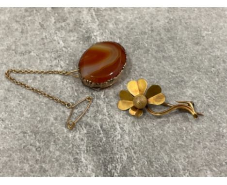 15ct gold Floral brooch plus another unmarked gold brooch set with Agate stone. Both in good condition