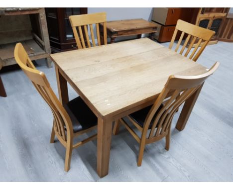 Light oak dining table and 4 matching chairs 120x92x80cm