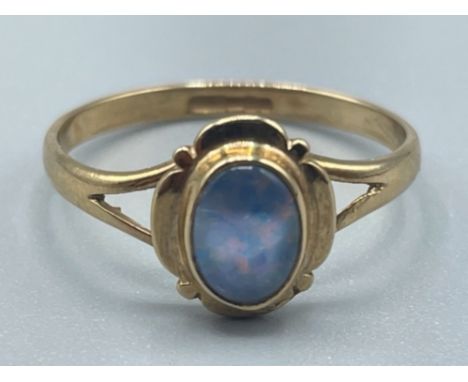 Ladies 9ct gold Opal ring. Size L1/2