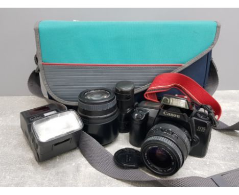 Cannon EOS 1000F camera, comes with carrybag, flash, spare lens etc p