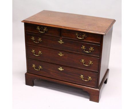A GOOD SMALL GEORGE III MAHOGANY CHEST OF TWO SHORT AND THREE GRADUATED LONG DRAWERS, and with brass drop handles, back plate