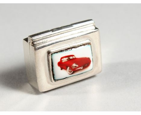 A MINIATURE SILVER PILL BOX, the lid with an enamel of a cat. 1ins long.