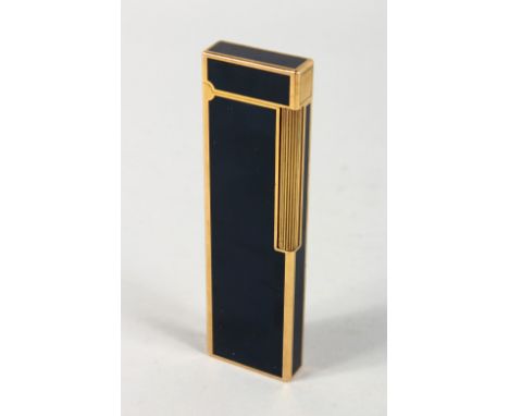A VERY GOOD DUNHILL DUPONT LIGHTER. 5.25ins long.