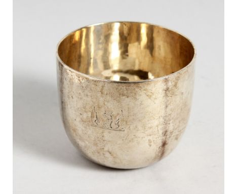A HEAVY VICTORIAN SILVER PLAIN TUMBLER CUP, 3ins diameter x 2.5ins high. London 1863.  Maker: E. K. R.  Listed in Jackson.  N