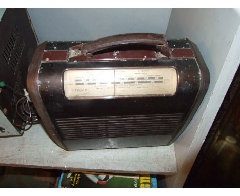 Vintage Cossor Bakelite Radio ( sold as collectors / display item only)