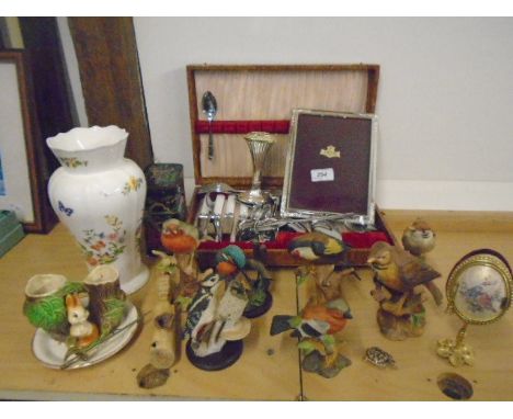 Mixed lot of collectable to include Aynsley and Wade