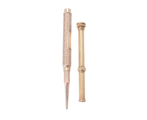 A 9 carat gold propelling pencil by S. Mordan & Co., London 1910, with engine turned decoration and a rectangular shaped vaca