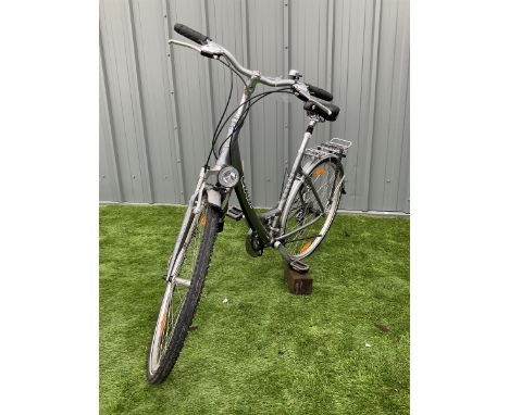 Giant GX 21 speed bike, shimano gear shifters, front light, medium frame 