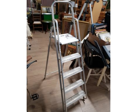 PAIR OF FOLDING ALUMINIUM STEP LADDERS