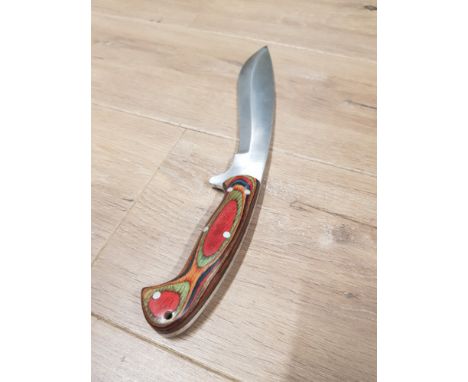 AVERAGE SIZED HUNTING KNIFE