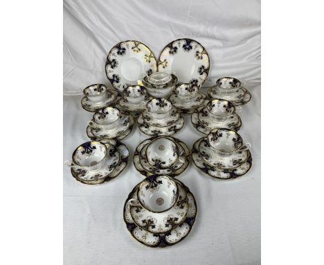 A vintage Foley tea service. Qnty 40 pieces. 