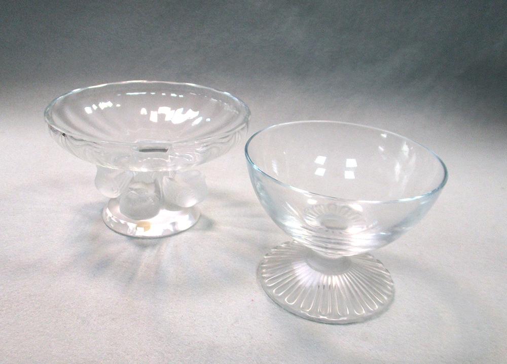 Two small modern Lalique glass bowls, the Nogent pattern bowl with four