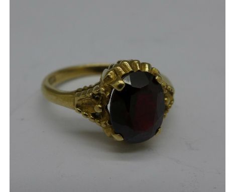 A 9ct gold and garnet ring, 2.6g, M