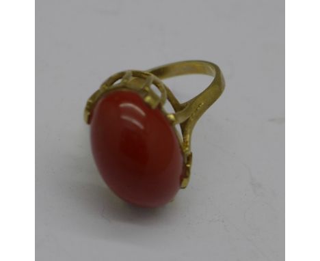 A yellow metal, cabochon agate ring, (tests as 9ct), 3.6g, N