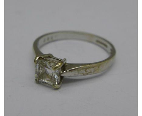 A 9ct white gold ring, 2.2g, M