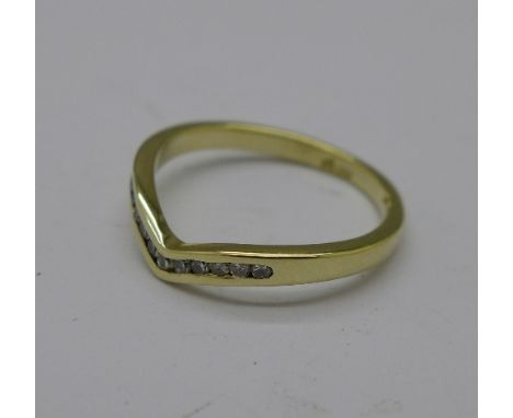 A 9ct gold and diamond wishbone ring, 1.6g, J