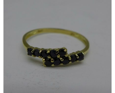 A 9ct gold and sapphire ring, 0.7g, M
