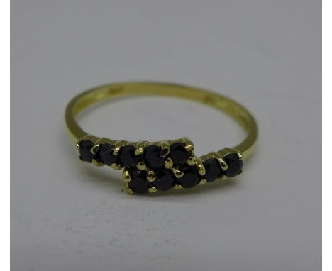 A 9ct gold and sapphire ring, 0.7g, M