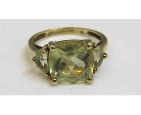 A 9ct dress ring set with three citrines, size K, 2.5g