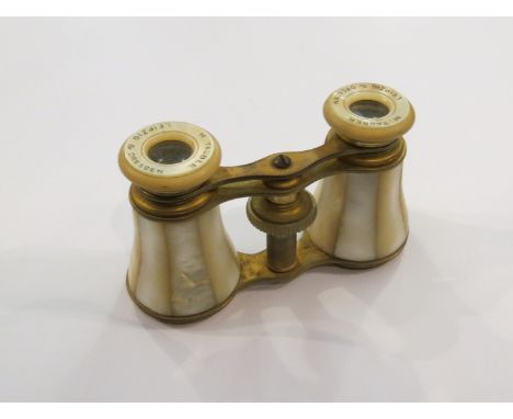 An early 20th Century Leipzig and Dresden M.Tauber pair of opera glasses, gilt metal with mother-of-pearl panels 
