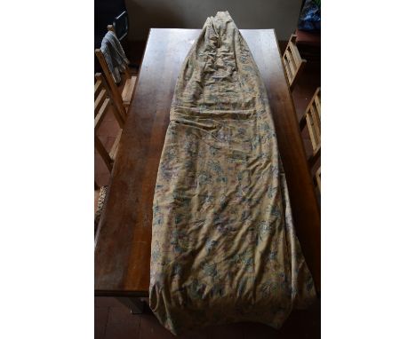A set of three heavy, lined curtains with allover floral motif. In good and clean condition. H.276 W.135 D.317cm 