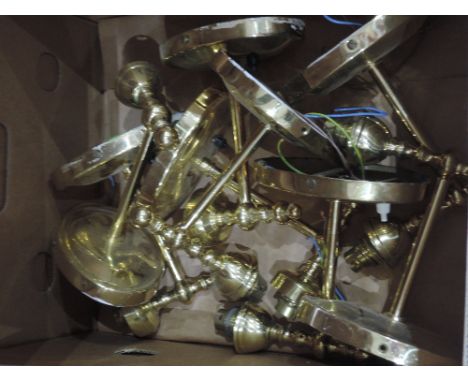 Box of brass wall mounted light fittings. 