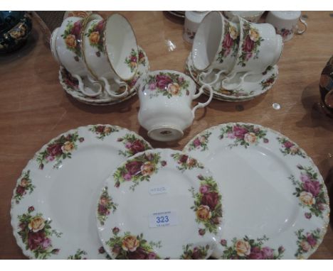 A Royal Albert Old Country Roses part tea service 18 pieces