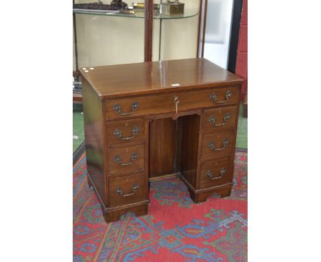 An Edwardian mahogany kneehole desk, c.1910