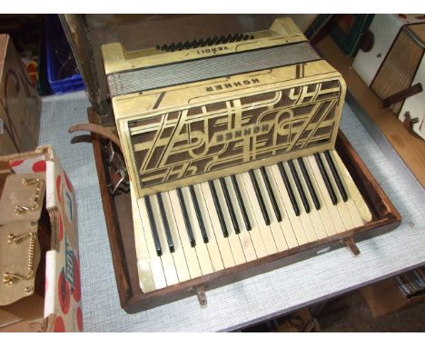 HOHNER VERDII ACCORDIAN A/F