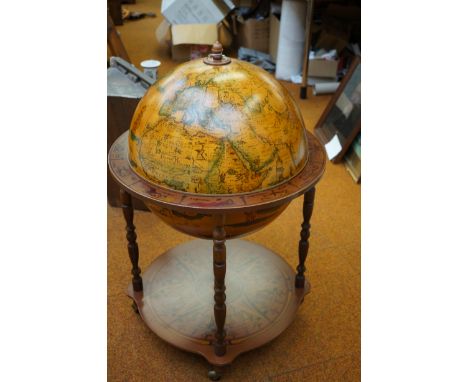 Globe cocktail cabinet 