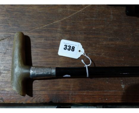 A Gentlemans Walking Stick With Horn Handle And Silver Mount