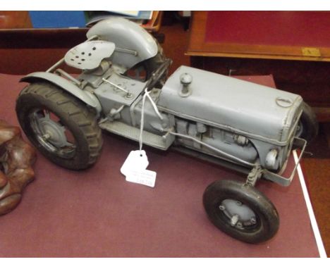 Model tractor 
