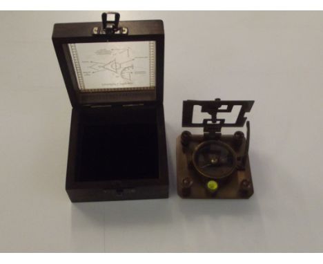 Boxed sundial compass