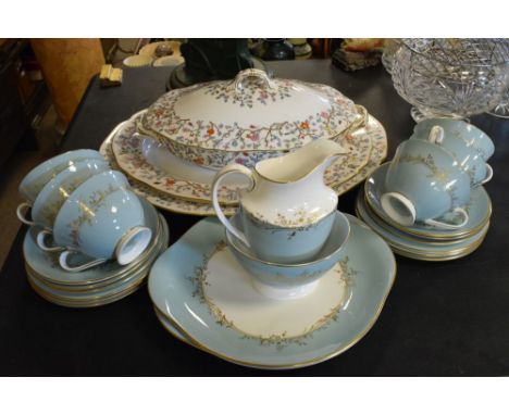 Spode Shanghai pattern tureen and cover, and two graduated oval meat plates, and a Royal Doulton 'Melrose' pattern tea set  