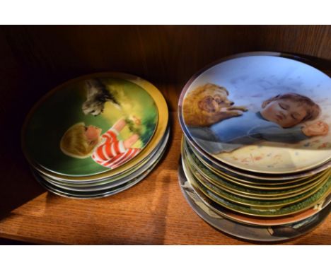 Large quantity of collectors plates, mostly boxed  