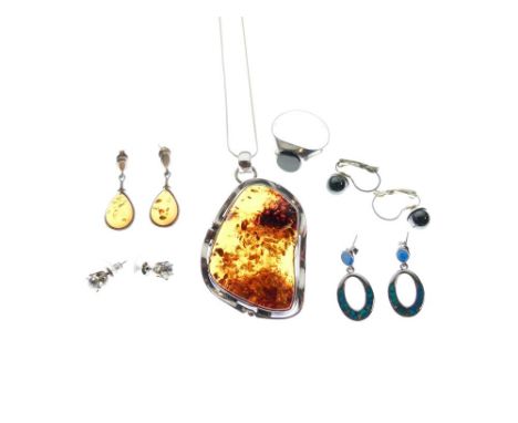 Assorted jewellery to include; large modernist pendant with agate boulder, pair of similar earrings, signet ring and earrings