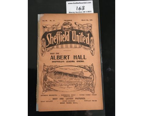 1926/27 Sheffield United v Tottenham Football Programme: First division 16 pager with no team changes. Evidence of ex bound a