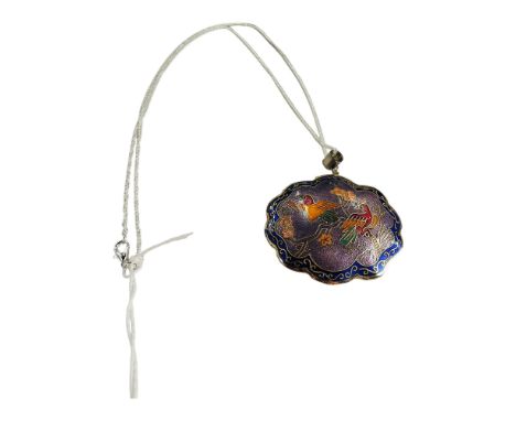 ENAMEL SCALLOPED EDGED PENDANT ON SILVER CHAIN 