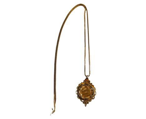 GOLD HALF SOVEREIGN 1912 IN 9 CARAT GOLD MOUNT ON 9 CARAT GOLD CHAIN CIRCA 15.66G 