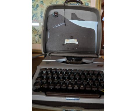 A vintage portable Gossen Tippa typewriter in original case