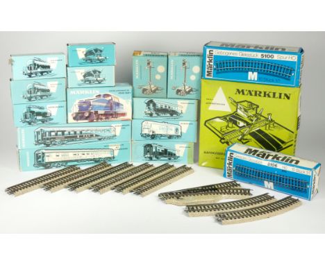A collection of Marklin model railway, made in Western Germany, to include a Disellokomotive DHG 500 (3080), boxed, a Nahverk