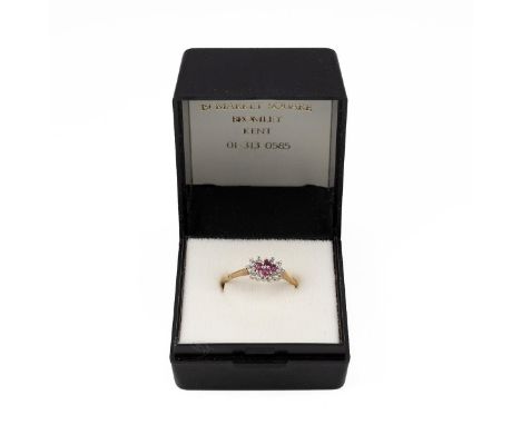 9ct gold gem set ring weight 1.5 grams, size N
