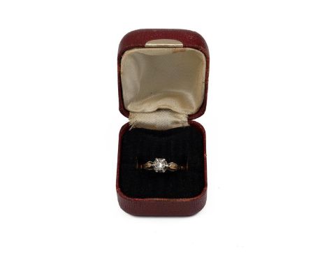 18ct gold solitaire diamond ring the diamond set in a Star of David and claw setting with leaf decoration to the shoulders, w