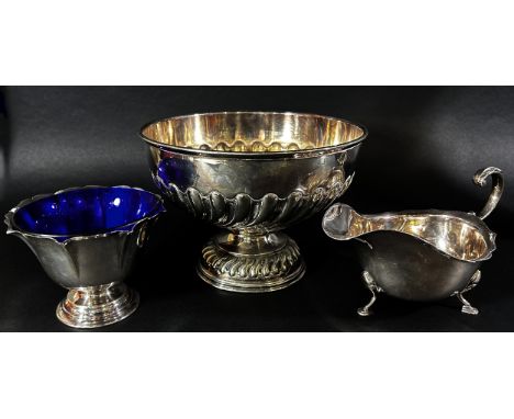 A silver plated bowl with swirled gadrooned decorations 21cm diameter, together with a Georgian style silver plated gravy boa