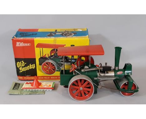 Live steam model steam roller 'Old-Smoky' by Wilesco in original box, with fuel tablets. Length 32cm 